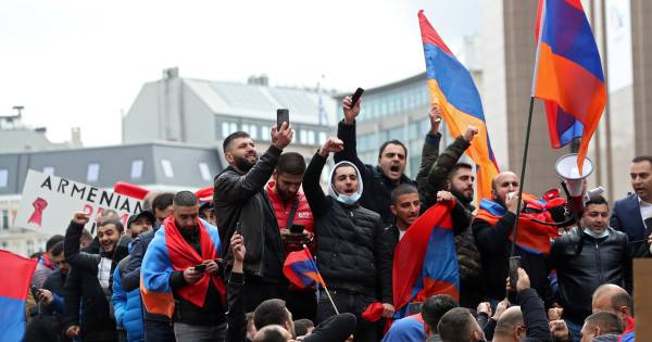 Grosse Manifestation Sans Gestes Barrieres A Bruxelles Vous Permettez Ca C Est Une Blague Belgique 7sur7 Be