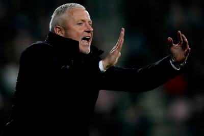 NEC-trainer De Gier witheet over arbitrage na verlies tegen Jong Ajax