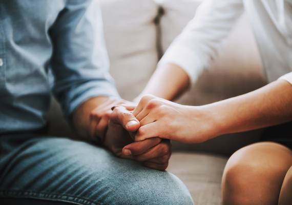 Michel en Suzan zien met lede ogen aan hoe hun dochter (21) in de prostitutie belandt: “Niemand helpt ons!”