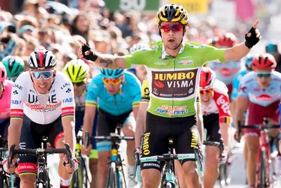 Roglic pakt ritwinst in Romandië en rijdt landgenoot uit de leiderstrui