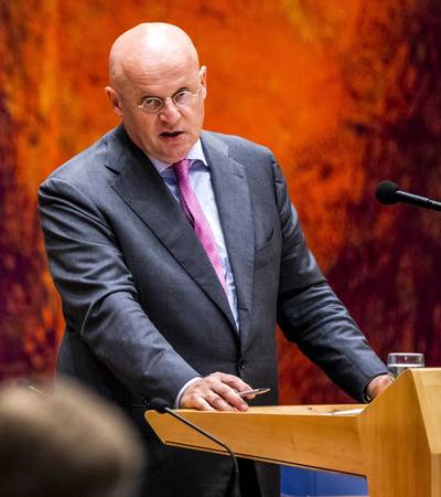 Minister pakt terreurverdachten Nederlanderschap af