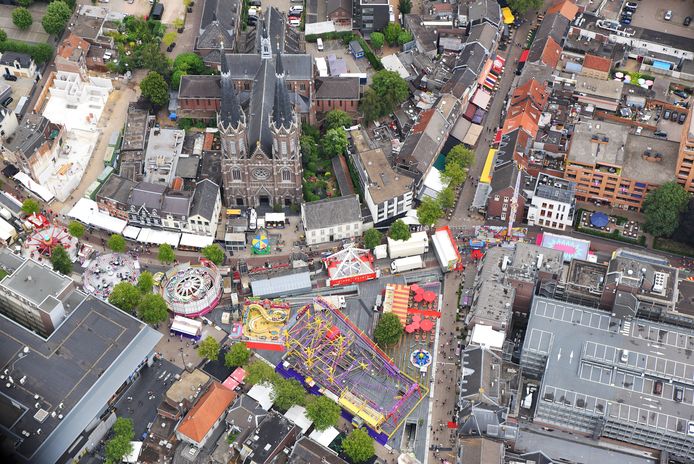 De kermis vanuit de lucht: spot je favoriete attractie (en ...