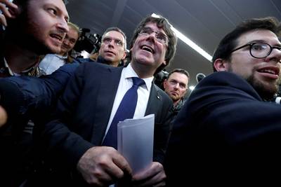 Aanklager vraagt om Europees arrestatiebevel Puigdemont