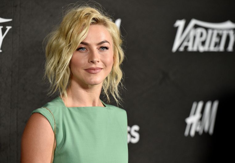 Julianne Hough wordt Jolene in Dolly Partonserie van Netflix TV
