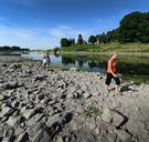 7 miljoen mensen krijgen drinkwater uit de Maas, maar die komt steeds droger te staan