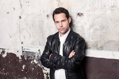 Victor Mids kondigt magische tv-show aan en Chantals zwangerschapsglow