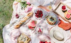 Populaire Vlaamse blogster maakte staycation-kookboek in volle lockdown: “We zoeken het geluk soms te ver. Ook in onze keukens is het vakantie”