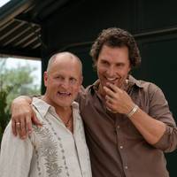 Alright, alright, alright? Allerminst. ‘Brothers’ is een suffe sitcom over een straf gerucht